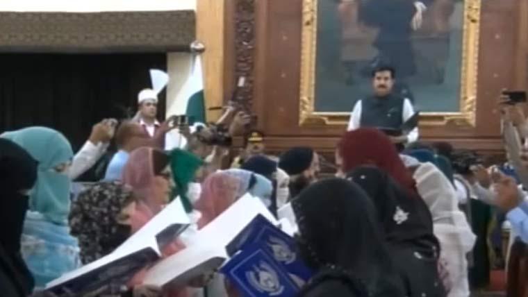 خیبر پختونخوا : مخصوص نشستوں پر منتخب اراکین نے حلف اٹھا لیا