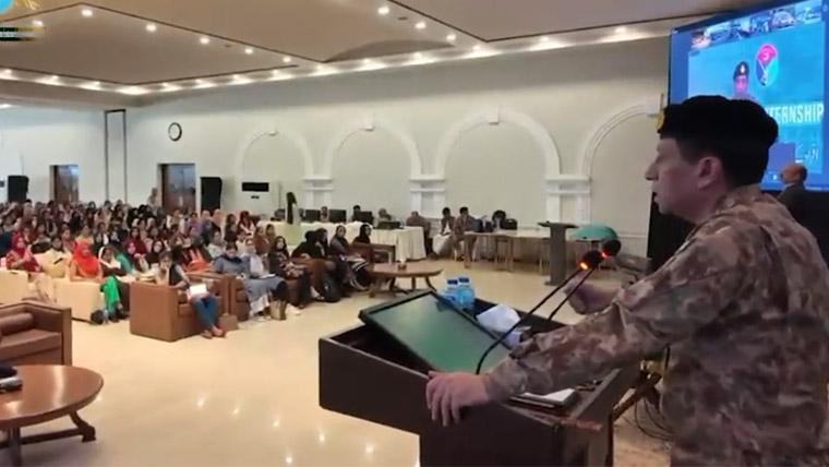 آئی ایس پی آر سمر انٹرن شپ،  لیفٹیننٹ جنرل احمد شریف چودھری کی طلبہ کیساتھ خصوصی نشست