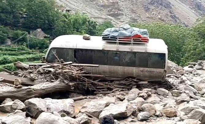 Flash flood at Babusar Top: Several tourists missing, rescue efforts underway