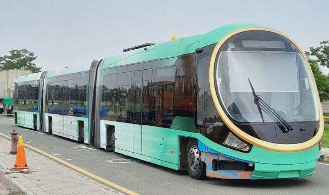 Electric tram arrives in Lahore, pilot project to begin on canal road