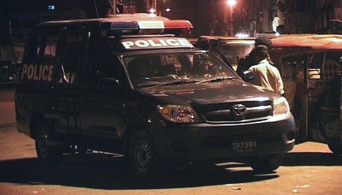 Karachi police arrest 3 injured street criminals after crossfire