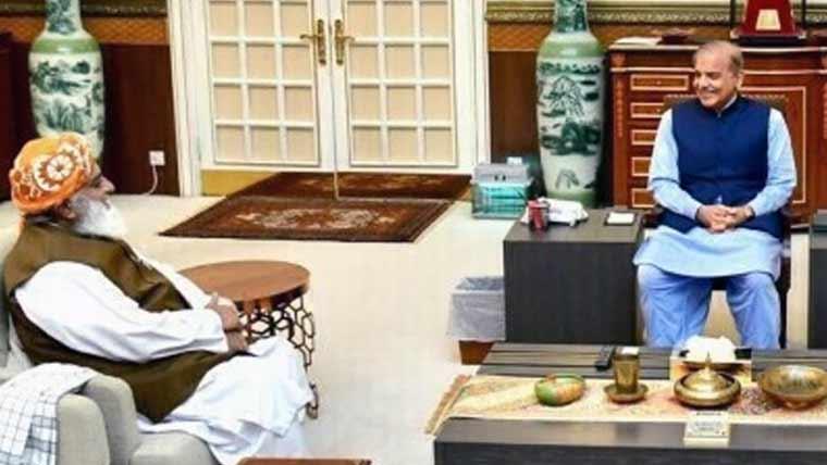 وزیر اعظم سے مولانا فضل الرحمان کی ملاقات،سیاسی صورتحال پر تبادلہ خیال