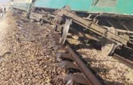 Jaffar Express derails after explosion near Jacobabad