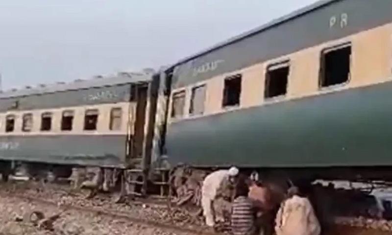 شکار پور : ریلوے ٹریک پر دھماکا ، جعفر ایکسپریس کی 3 بوگیاں پٹڑی سے اتر گئیں
