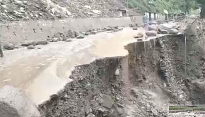 بابوسر ناران شاہراہ سیلاب کے ایک ہفتے بعد بحال، سیاحوں کی تلاش جاری