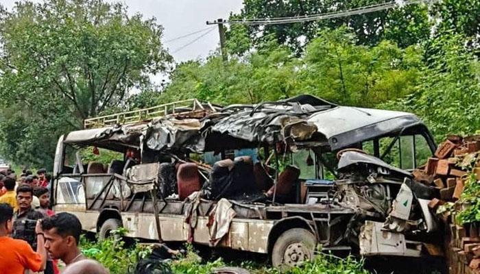 بھارت: جھارکھنڈ میں ہندو یاتریوں کی بس کو حادثہ،18 افراد جاں بحق،متعدد زخمی