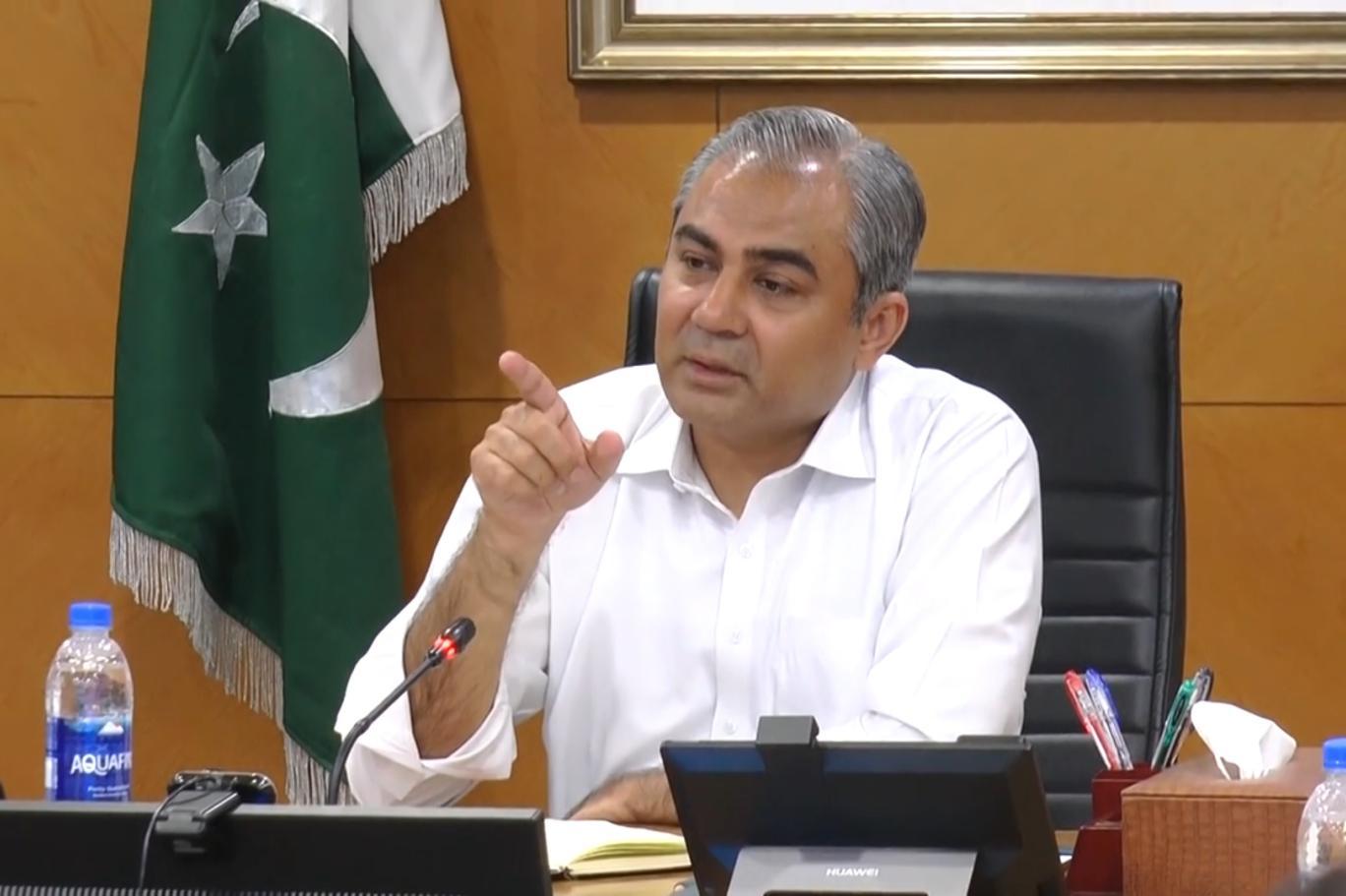زائرین پر سفری پابندی: قائمہ کمیٹی نے وزیر داخلہ کو وضاحت کے لیے طلب کر لیا