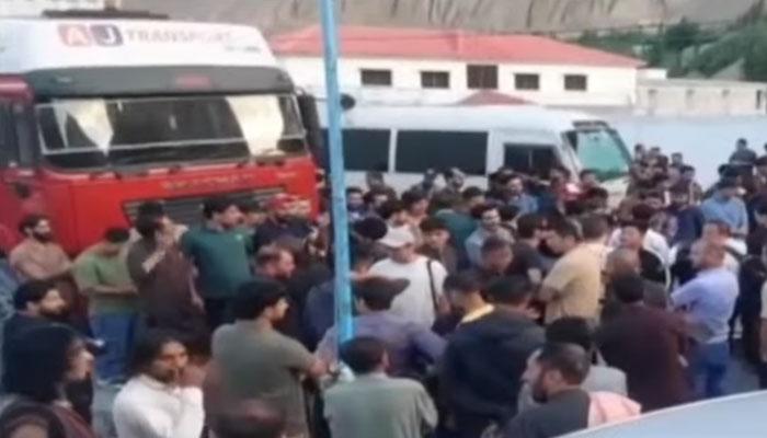 ہنزہ میں اضافی سیلز ٹیکس کے خلاف احتجاج نویں روز بھی جاری، خنجراب بارڈر پر تجارتی سرگرمیاں معطل