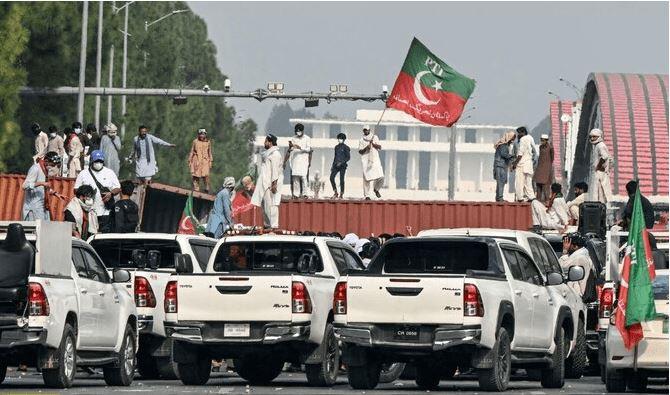 26 نومبر احتجاج، عارف علوی،عمر ایوب سمیت پی ٹی آئی کے 41 رہنماؤں کے وارنٹ گرفتاری جاری