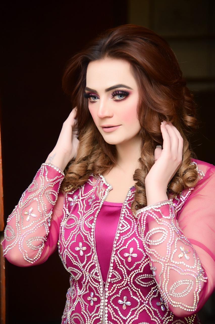 معروف اسٹیج اداکارہ زارا خان پر عائد پابندی ختم کر دی گئی
