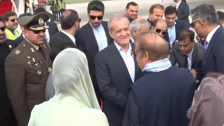 Iranian president touches down Pakistan, receives red carpet at Lahore airport