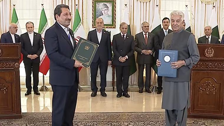 پاکستان اور ایران کے درمیان 13 معاہدے اور مفاہمتی یاداشتوں پر دستخط