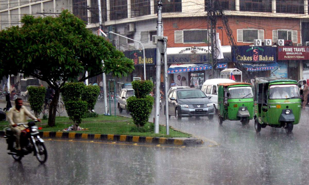 Intermittent rain cools Lahore