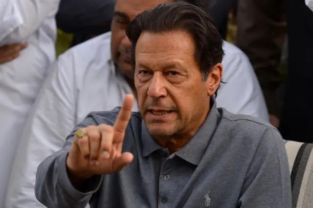 "معافی مانگیں تو معافی ممکن ہے ، عمران خان کو مشروط ریلیف کی پیشکش