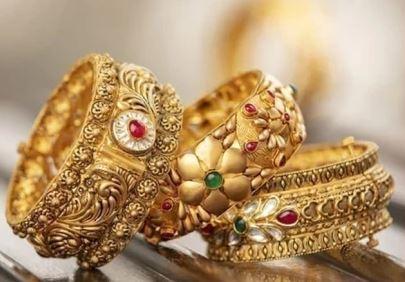 Gold prices rise in global and local markets