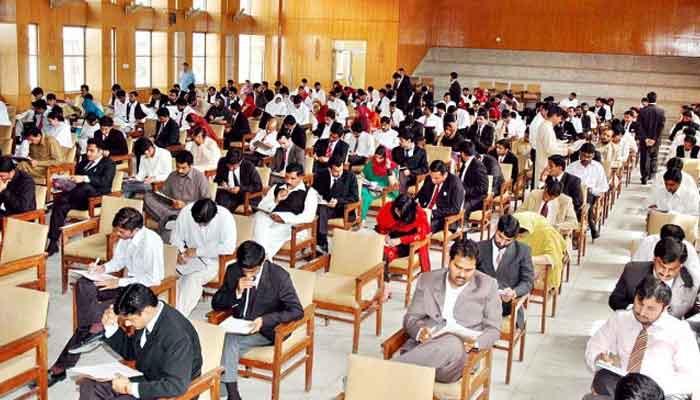 ایم بی بی ایس میں داخلے کے لیے انٹری ٹیسٹ کب ہو گا؟ فیس کتنی ہو گی؟