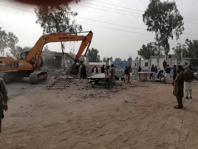 سرگودھا:  پولیس کانسٹیبل کا پروفیسر کی بیوہ کے پلاٹ پر غیر قانونی قبضہ، آر پی او نے نوٹس لے لیا