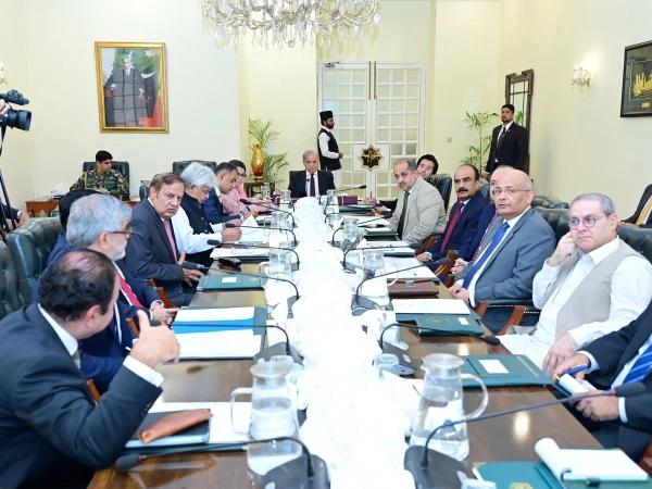 بڑھتی ہوئی آبادی اور  مسائل پر قابو پانے کے لیے قومی سطح کی پالیسی کی ضرورت ہے،وزیراعظم