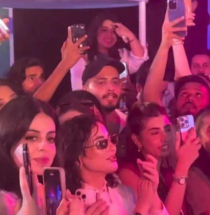 Hania Aamir spotted at Asim Azhar’s concert, sparks reunion rumors