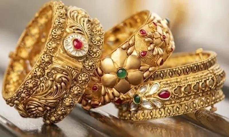 عالمی و مقامی مارکیٹوں میں سونا ایک دفعہ پھر مہنگا،فی تولہ کتنے کا ہو گیا؟