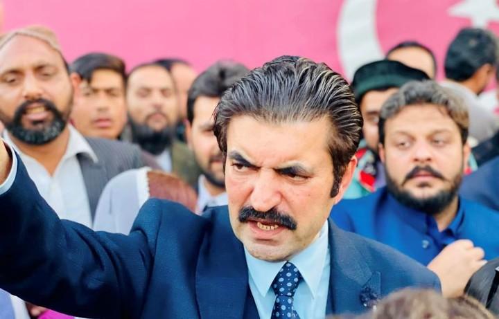 پی ٹی آئی میں واپسی کے لیے شیر افضل مروت کو اندرونی حمایت حاصل ، واپسی کا امکان