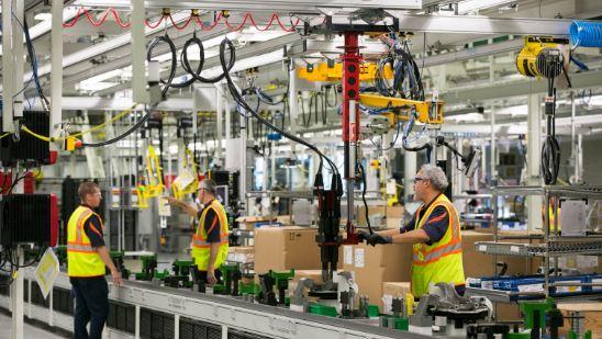 Canada loses 40,800 jobs amid tariff pressures