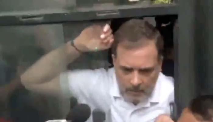 بھارتی اپوزیشن جماعت کانگریس کے رہنما راہول گاندھی کو گرفتار کر لیا گیا