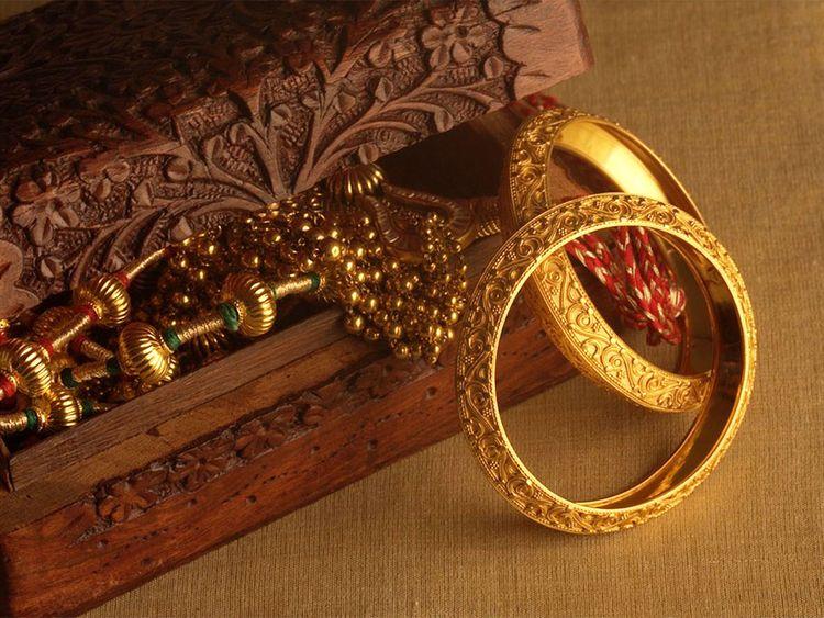 Gold price plunges Rs550 per tola