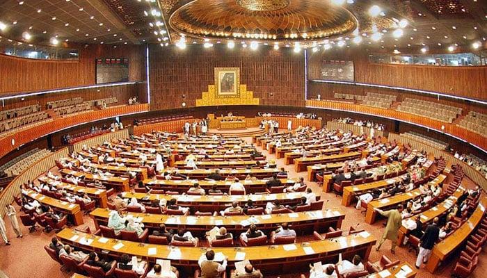 پی ٹی آئی کی طرف سے سینیٹ نشستیں بڑھانے کا بل قومی اسمبلی میں پیش
