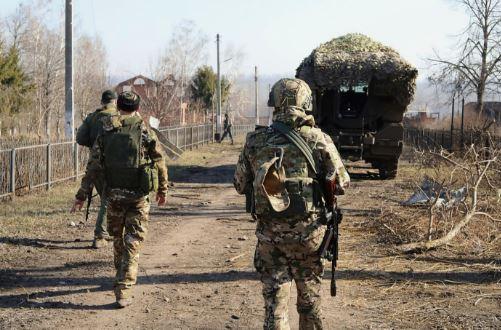 Russian troops push deeper into eastern Ukraine