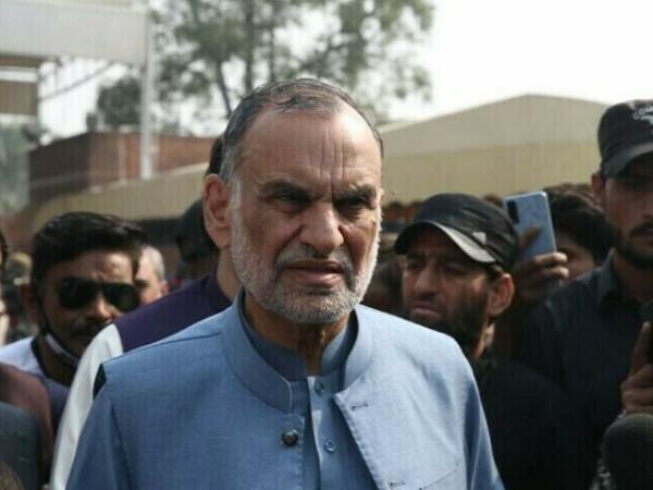 عدالتی احکامات کے باوجود اعظم سواتی کو بیرون ملک روانگی سے روک دیا گیا 