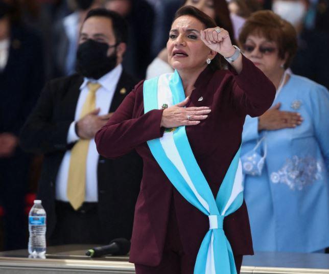 Honduras' first female president sworn in 