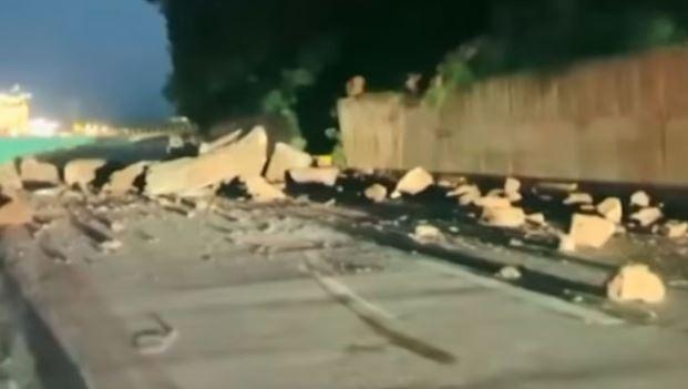 Large rocks block half of Murree Expressway after landslide
