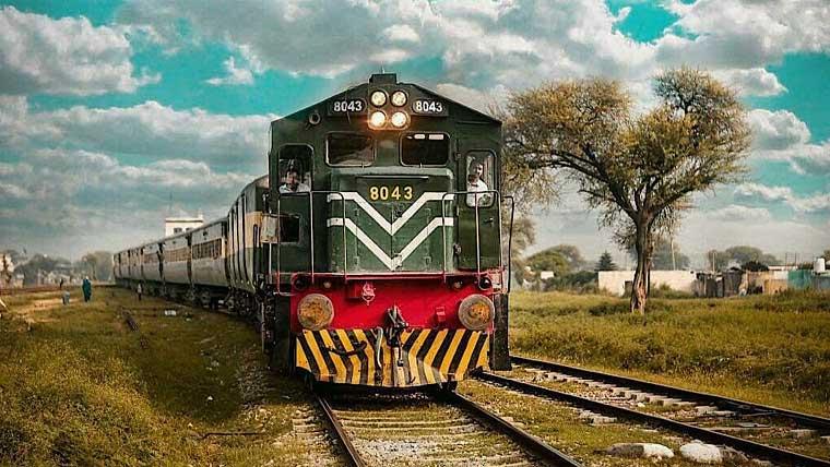 ٹرین حادثات کے تدارک کیلئے  ہر کوچ میں بریک پاور لازمی قرار