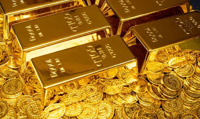 سونے کی قیمت میں ایک روز کے اضافے کے بعد سینکڑوں روپے کمی