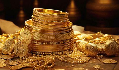 Gold prices decline in Pakistan amid global drop