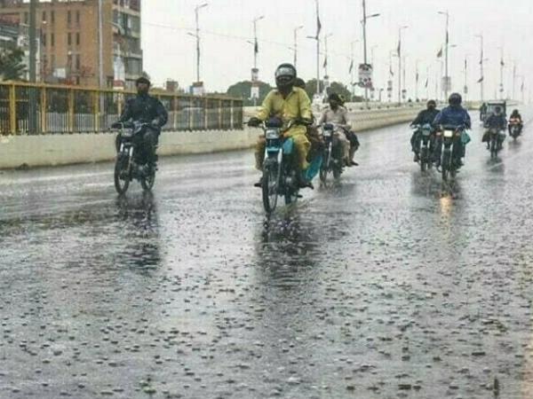کراچی کے مختلف علاقو ں میں وقفے وقفے سے بارش کا سلسلہ جاری،کئی فیڈر ٹرپ کر گئے