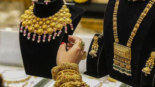 Gold prices rise in int’l and local markets