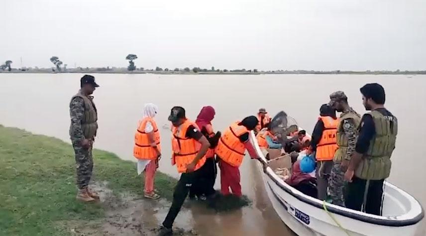 Pakistan Rangers rescue flood-trapped people in Kasur