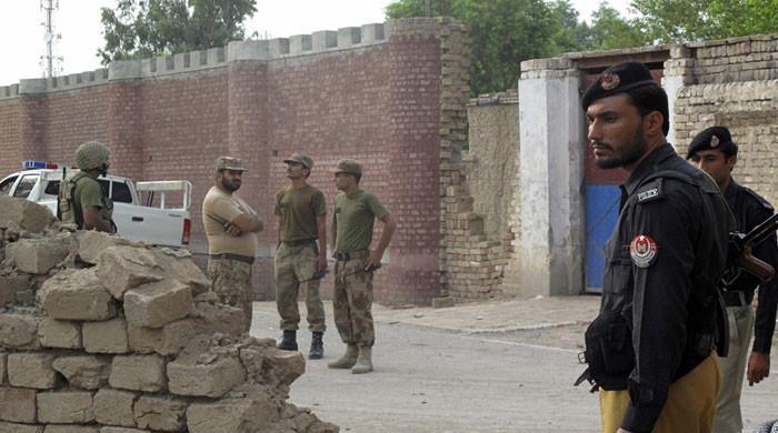 ہنگو: ایف سی چیک پوسٹ پر حملے میں 3 جوان شہید، جوابی کارروائی میں 5 دہشتگرد ہلاک