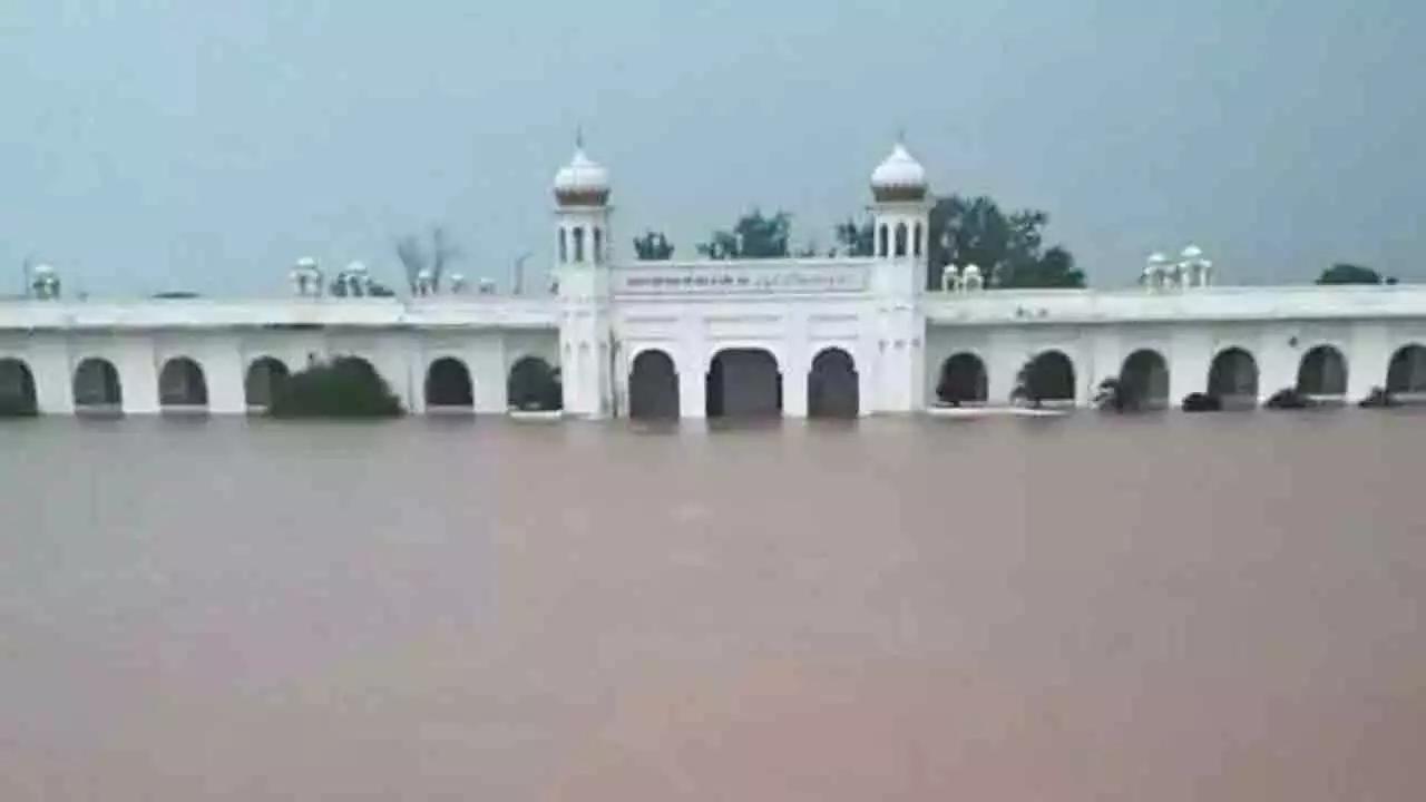گوردوراہ کرتار پور صاحب سے 100کے قریب یاتری اور مقامی افراد محفوظ مقامات پر منتقل