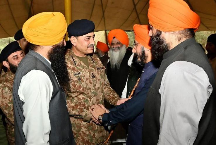 Field Marshal Asim Munir visits flood-hit areas in Punjab