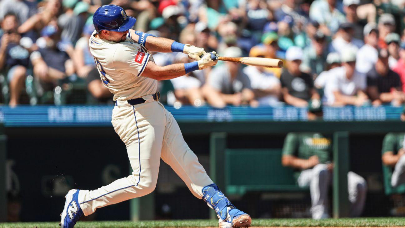 Raleigh hits 48th HR to tie MLB mark for catchers