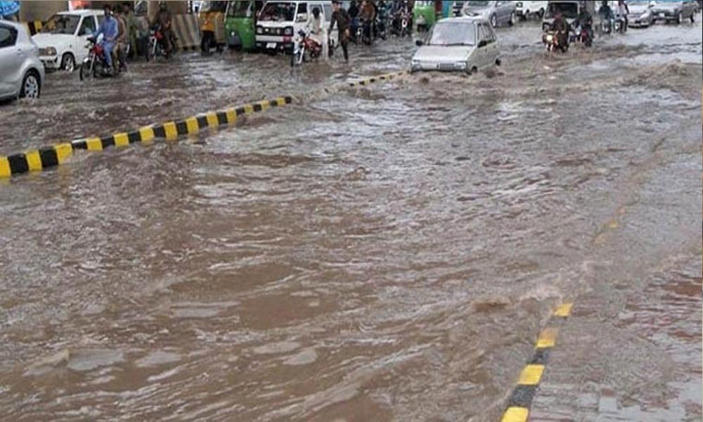 9th spell of monsoon: Heavy rain causes flooding in drains