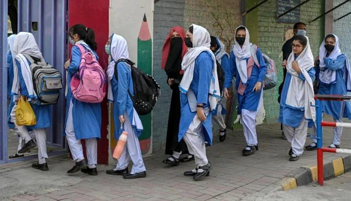 لاہور میں تعلیمی سرگرمیاں یکم ستمبر سے بحال کرنے کا نوٹیفکیشن جاری