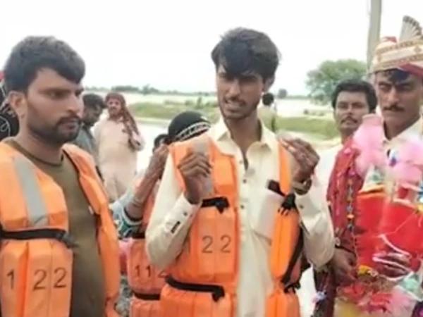 عارف والا میں باراتیوں کی کشتی سیلابی ریلے میں پھنس گئی