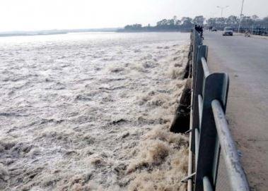 Punjab on high alert as India sends another floodwave