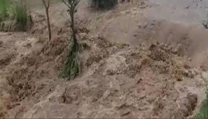 کمالیہ میں ہیڈسدھنائی کو  بچانےکیلئےدریائے راوی پر مائی صفوراں بند کو  توڑدیاگیا