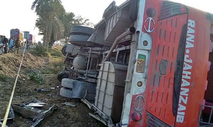 5 dead, 20 injured as bus overturns in Nawabshah