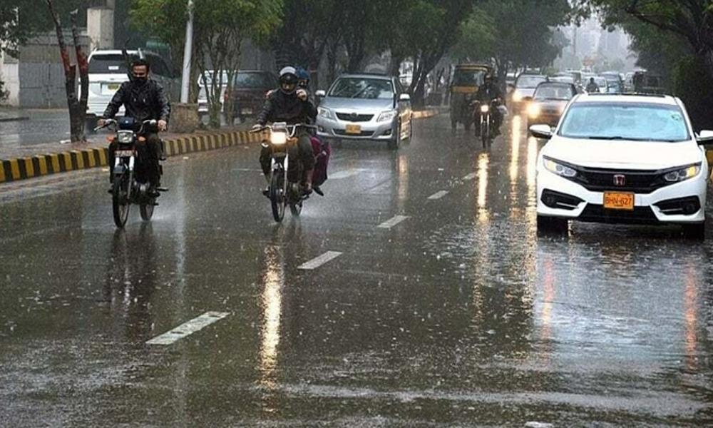 Light rain in Karachi early morning, heavy rain with thunderstorms likely